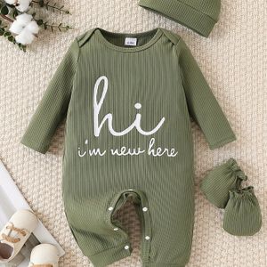 Jongens' Modieuze Schattige Letterprint Gebreide Romper met Muts en Sokken Set, Lange Mouwen, Exclusief Schoenen, Lente/Herfst Seizoen, Perfect voor Buiten