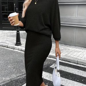 DJ0707085 Dames Herfst en Winter Kleur Pluche Textuur Vleermuismouw Ronde Hals T-Shirt en Slim Fit Midi Rok Set