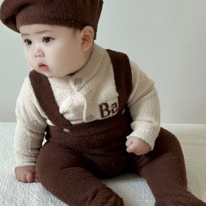 Herfst en Winter Zachte Pluche Vest + Gebreide Bandjesbroekje + Mutsen Romper Set, Schattige Modieuze -Delige Outfit voor Lente, Unisex Onesie, Perfect voor Buiten