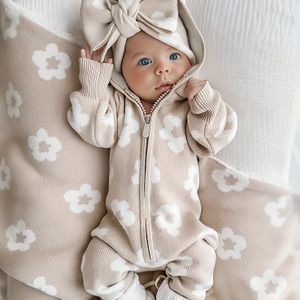 Meisjes Winter Jumpsuit met Capuchon - Zachte Lange Mouwen Baby Romper met Witte Piping & Beige Bloemenprint, Gezellige Warme Outfit (Handwasbaar), Perfect voor Buiten