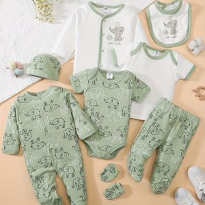 8- set voor jonge jongens Lente en Zomer Comfortabele Zachte Cartoon Knappe Print Lange Rompertje & Hoed & Slabbetje & Sokken & Broek & Jas & Top & Driehoekige Romper 8- Pak, Perfect voor Buiten