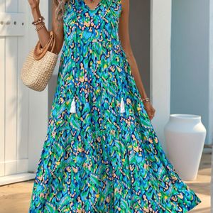 Boho-stijl jurk zonder mouwen met koorden en tie-dye-print voor lente- en zomervakanties.