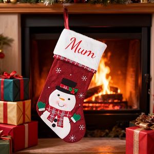 Gepersonaliseerde Gereffelde Kousen - Aangepaste Naam/Tekst, Rood & Feestelijke Decoraties met Kerstman, Sneeuwpop, Pinguïn, Rendier, Sneeuwvlokken - Duurzaam Polyester