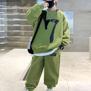 Herfst- en Winterpak 2024 Nieuwe Jongens' Coole Sportieve Casual Hoodie en Broek Set voor Jongens en Jongens, Perfect voor Buiten
