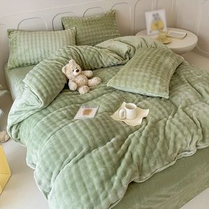 3-delige set Bubble Rabbit pluche beddengoed, met een 240G Bubble Fleece en 130G Crystal Fleece dekbedovertrek, inclusief één dekbedovertrek en twee kussenslopen.