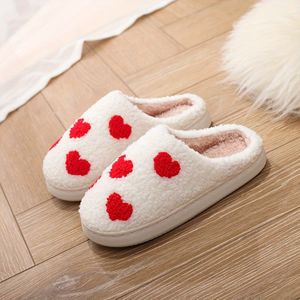 Gezellige Fleece-Gevoerde Slippers voor Kinderen & Familie - Hartjespatroon, Perfect voor Valentijnsdag, Halloween, Kerstmis | Warmte voor Binnen/Buiten