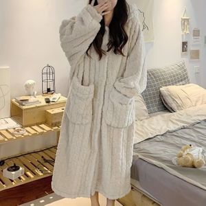 Elegante Fleece Badjas met Capuchon voor Vrouwen - Gezellig & Warm, met Knopen en Zakken, Perfect voor Herfst/Winter