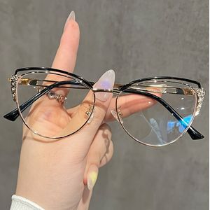 2024 Damesmode Nieuwe Metalen Retro Eye Ingelegde Strass Luxe High-End Platte Bril Montuur Holle Geschikt voor Kantoor, Web, Mobiele Telefoon, TV Gebruik