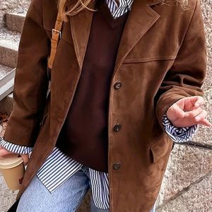 Elegante bruine jas met manchetten voor dames in grote maten - Lange raglan mouwen, lichte stretch, reguliere pasvorm, straatwear-stijl voor alle seizoenen.