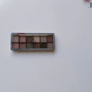 Kameleon Gothic 12-Kleuren Oogschaduwpalet - Stralende Glitter & Matte Afwerkingen, Transformerende Tinten voor Dramatische Looks,