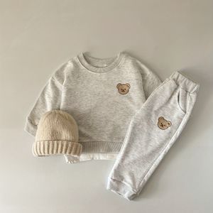 Unisex Tweedelige Sportset met Schattige Beer Borduurwerk – Lange Mouwen Top en Broek in Kleur voor Lente/Herfst, Ideaal voor Buiten