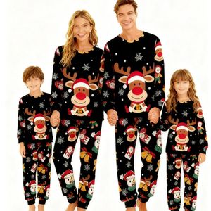 Een set kerstoude kinderkleding met originele lange mouwen, perfect voor de lente en herfst, ideaal voor casual gebruik of als cadeau. Versierd met print cartoon rendierpatronen, voor buiten.