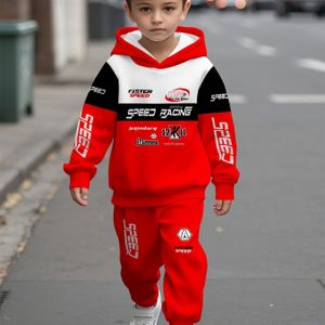 Rode motorracepak voor jongens, met korte mouwen en letterprints, casual shorts en modieuze lange broek, geschikt voor lente en herfst en buitensporten – ideaal voor outdoor