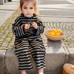 Meisjes Koreaanse versie set 2024 nieuw item voor jongens, Casual westerse stijl losse gestreepte kleding, Meisjes lente en herfst tweedelige set, Perfect voor buiten