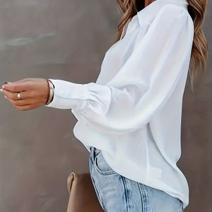 Basisoverhemd in een eenvoudige kleur met revers en lantaarnsleeven voor vrouwen met een plusgrootte.