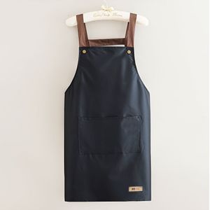 Een waterdichte en oliebestendige schort voor thuisgebruik met een zak.