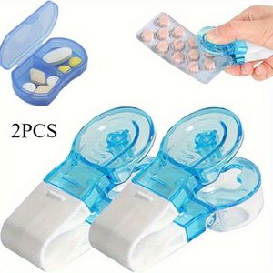 2 stuks Draagbare Pillenverdeler voor Ouderen, Anti-Besmetting Medicijnorganizer met Gemakkelijk Toegankelijke Tablet Snijder