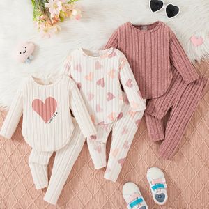 6-delige set 'Zacht Roze & Wit Hartjesprint Kledingset met Gerimpelde Mouwen en Drukknoopsluiting - Knusse Lange-Mouw Outfits Met Bijpassende Romper En Broek | /Herfs Kinderkleren