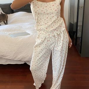 2-delige Dames Pyjama Set met Bloemenprint: Vest en Broek