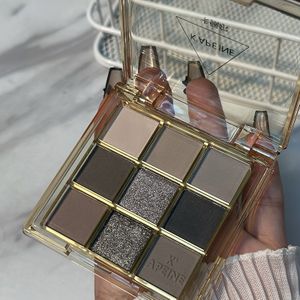 KAPEINE 9 Kleuren Oogschaduw Palet - Mat, Glitter en Effecten - Gepigmenteerde Zwarte, Rode en Koraaltinten - Langdurig Oogschaduw Palet voor een Gedurfde Dramatische Look