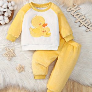 2 stuks Meisjes Winter Nieuwe Schattige Eend Borduurwerk Lichtbeige Stretch Trui Lange Mouwen Top + Warme Dikke Pluche Elastische Taille Broek Casual Set, Perfect voor Buiten
