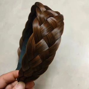 Elegante Handgemaakte Gevlochten Haarband voor Vrouwen - Brede, Antislip Tanden Kam Haaraccessoire met Gedraaid Vlecht Ontwerp