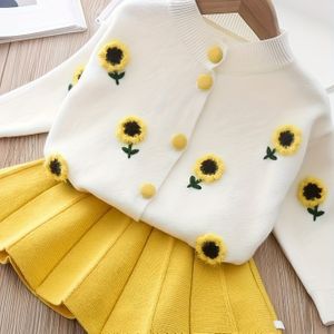 2025 Nieuwe Mode Lente/Herfst Set voor Meisjes: Gebreide Trui en Geplooide Rok Tweedelige Outfit, Perfect voor Buiten