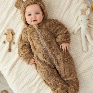 Winter Warme Pluche Jumpsuit met Capuchon en Beeroren & Voetjes Onesie - Zachte Beige Lange Mouwen Romper, Handwasbare Sneeuwpak, Perfect voor Buiten