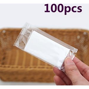 /100 st. natte doekjes in afzonderlijke verpakkingen. Handig om mee te nemen. Geschikt voor feestjes, sport, zakelijke reizen, buitenactiviteiten en reisbenodigdheden.