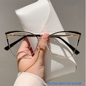 Stijlvolle en Elegante Dames Cat-Eye Bril met Luxe Metalen Montuur en Rode Lenzen