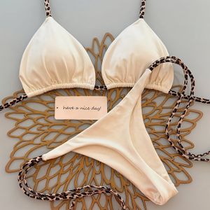 Modieuze dames bikini, luipaardprint met strikkoorden, strandvakantie outfit