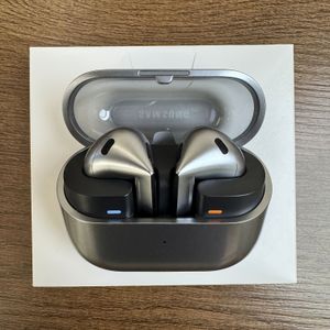 Galaxy Buds 3 AI Draadloze Bluetooth Oordopjes, Geluidsoptimalisatie, Realtime Vertaler, Ruisonderdrukking, Herontworpen Pasvorm, Touch Control