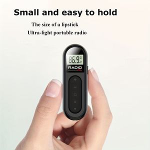 Mini FM-radio met LED-display, USB oplaadbare draagbare persoonlijke radio, compatibel met koptelefoon, clip-on reversmicrofoon voor conferenties, rondleidingen, sportevenementen.