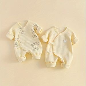 Snap Geel Beer en Romper Tweedelen Set, Casual Kleding Winterkleren Gekruiste Halslijn Speels Ontwerp Zacht Stof Comfortabele Jumpsuit Ouders Bovenstuk Perfect voor Outdoor