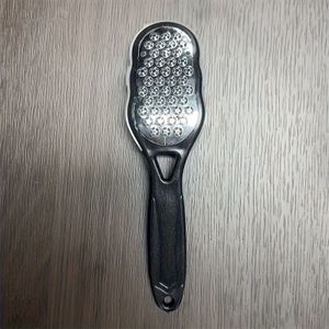 Professionele Heavy-Duty Metalen Voet Scrubber & Vijl - Heavy-Duty Metalen Exfoliërende Voet Scrubber met Ergonomische Handgreep, Anti-Scheur Binnenkant Nagel Design