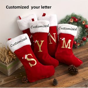 1 stuk Aanpasbare Kerstbroek met Gouden Geborduurde Initiaal - Gepersonaliseerde Naam, Rood met Witte Manchet, Perfect Kerstcadeau voor , Kerstversieringen