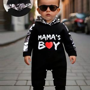 Een lente- en herfst baby onesie voor jongens met capuchon, met de tekst '', gemaakt van rekbare gebreide stof, voor buiten.