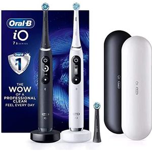 Oral-B iO Series 7s oplaadbare tandenborstel met 2 handgrepen, 2 opladers, 3 opzetborstels en 2 luxe reiskoffers