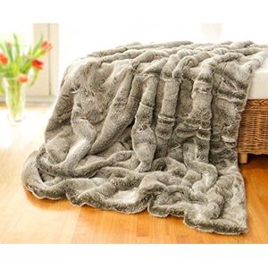 Bont deken grijze wolf, sprei van grijs-beige imitatiebont in 5 maten als knuffeldeken en ook als sofakussen (Bont deken 220x240cm)