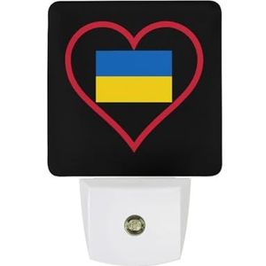 Liefde Oekraïense Rode Hart Warm Wit Nachtlampje Plug In Muur Schemering naar Dawn Sensor Lichten Binnenshuis Trappen Hal
