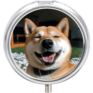 Ronde Draagbare Pillendispenser Prachtig Shiba Inu Smile Tong Out Gedrukt Reizen Medicatie Organizer 3 Compartiment Geneeskunde Opbergdoos met Spiegel