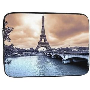 Eiffeltoren Winter Regenachtige Laptop Sleeve Case Waterdichte Schokbestendige Notebook Case Cover Mode Aktetas Tas Lichtgewicht Computer Tas voor Vrouwen Mannen 15 inch