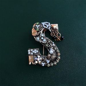Brochespelden, 2PCS Fashion Design Strass Letters Broche Retro Gem Parel Kristal Emaille Broche Pin Dames Herenkleding Decrotion Pins-R,q (Color : Small, Size : Q)