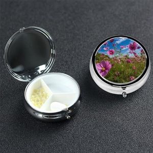 Pillendoosje Ronde Pillendoos Pil Organiseren met 3 Compartimenten Roze Cosmos Geneeskunde Organizer Box Waterdichte Kleine Pillendoos voor Reizen Metalen Pillencontainers voor Medicatie Planner