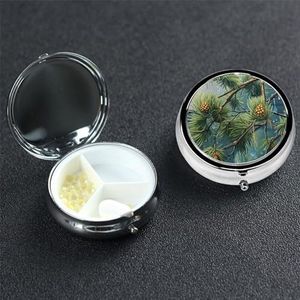 Pine Tree Regendruppels Pillendoosje Draagbare Metalen Pillendoos 3 Compartimenten Pillenorganisator Leuke Reizen Pil Container Vitamine Organizer voor Portemonnee Pocket Reiscadeau