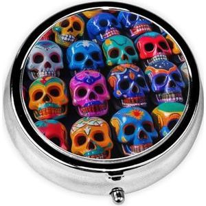 Stijlvolle ronde pillendoos kleur schedels metalen pillendoos 3 compartimenten medicijnpillenhouder houder, draagbare pillenorganizer doseerdoos, kleine pillendoos voor op reis voor portemonnee en zak