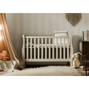 Ledikant Gala 120x60 cm – Elegant wit kinderbed met uitneembare barrière – Omvormbaar tot peuterbed, gemaakt van hoogwaardig grenenhout & MDF, ideaal als babybed & ledikant