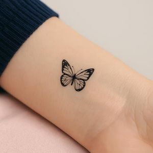 Vlinder tattoo – Temporalis® | Tijdelijke tatoeages voor vrouwen & mannen – Nep tattoo vegan & waterbestendig – EU-cosmetica – Blijft 1-2 weken [ Tatoeage Monarchvlinder ]