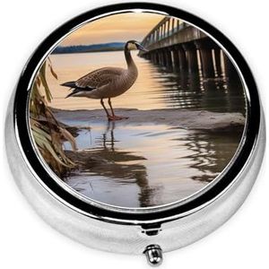 Wild Goose by The Bridge Print Pillendoosje 3 Compartimenten Ronde Pillendoos met Spiegel Metalen Pillenorganizer Reizen Pillendoos Mini Medicijnopbergdoos voor Pocket Purse