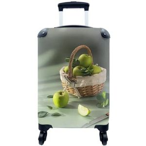 MuchoWow® Koffer - Groene appel op een witte achtergrond - Past binnen 55x40x20 cm en 55x35x25 cm - Handbagage - Trolley - Fotokoffer - Cabin Size - Print